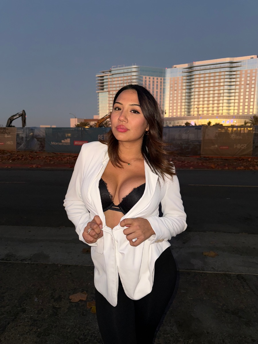 Take a pause and enjoy Ali Cruz — streaming from New York