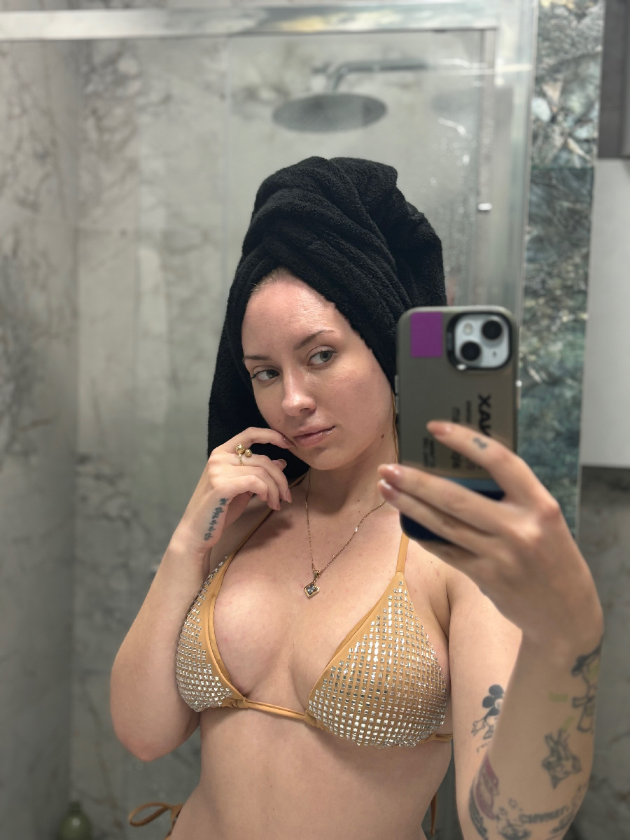 Nude girl KateV in New York