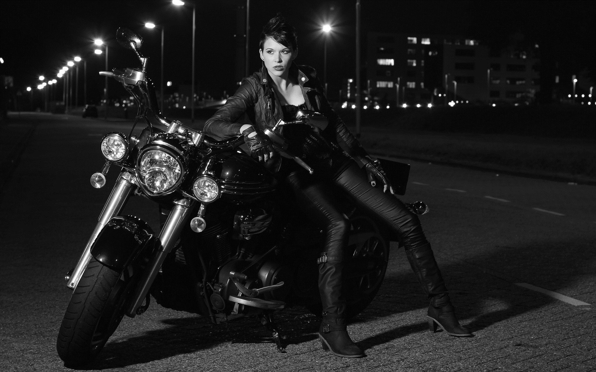 Photo Beautiful girls and motorcycles in New York