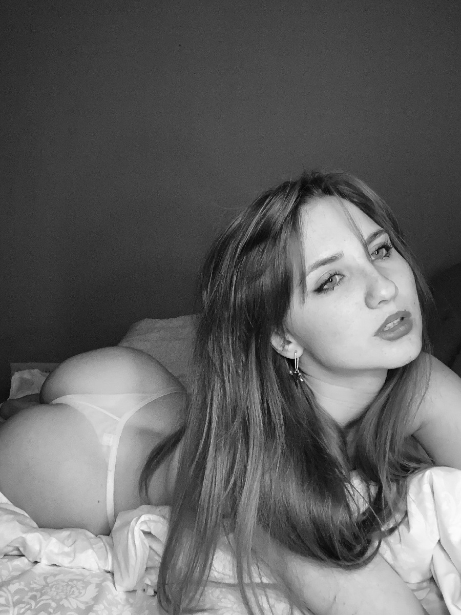 Take a pause and enjoy Nata nude — streaming from New York