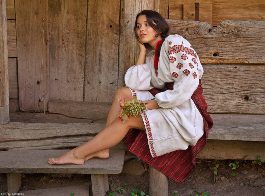 Fresh photos, fresh mood — Women in Slavic costumes online in New York
