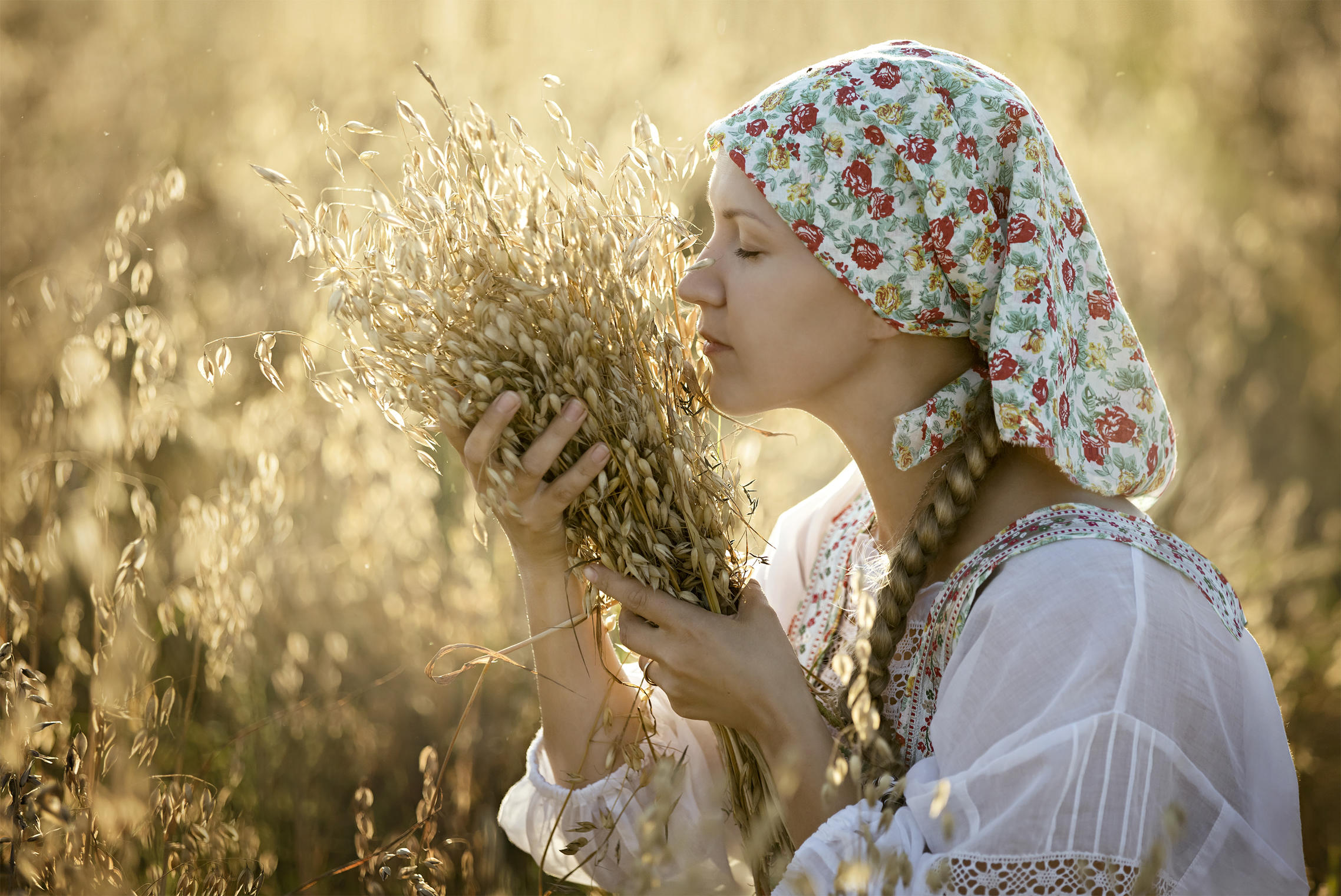 Photo Women in Slavic costumes in New York