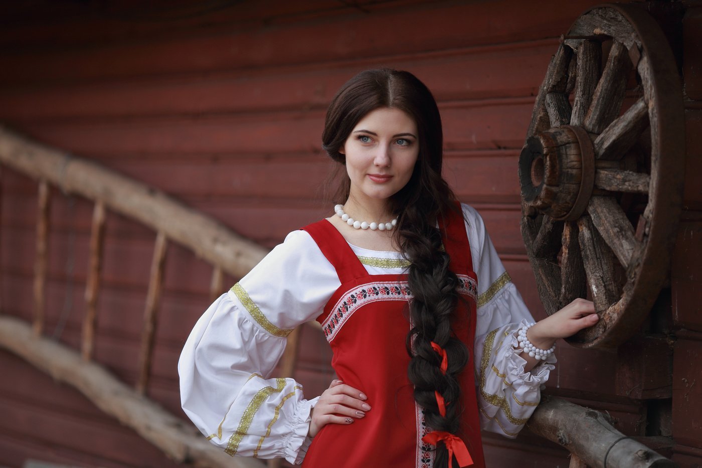 Girls in Slavic costumes’s look of the day — catch her live in New York