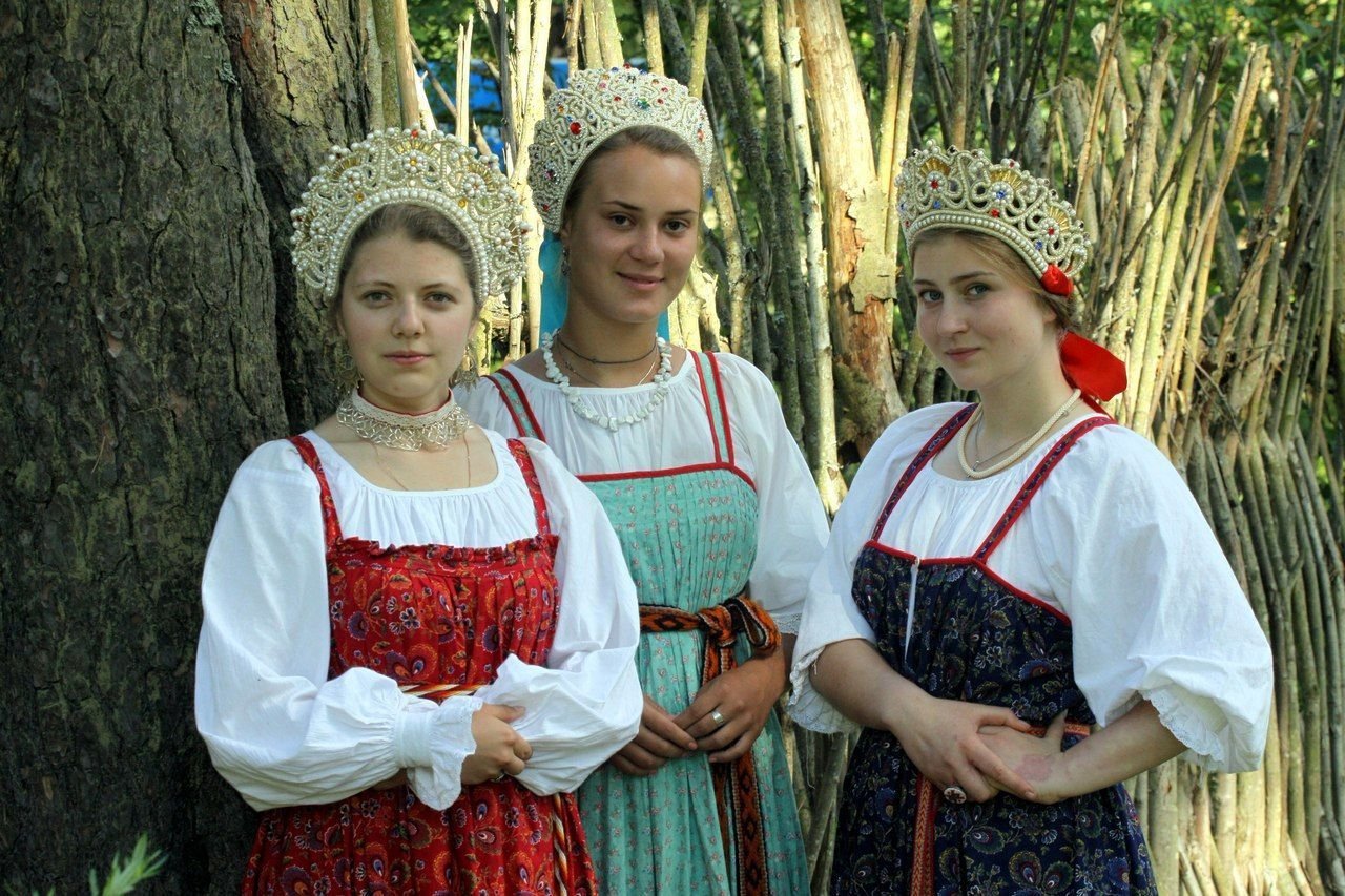 Sexy model Girls in Slavic costumes in New York