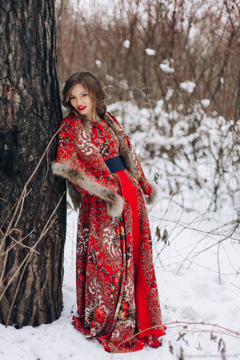 Photo Girls in Slavic costumes in New York
